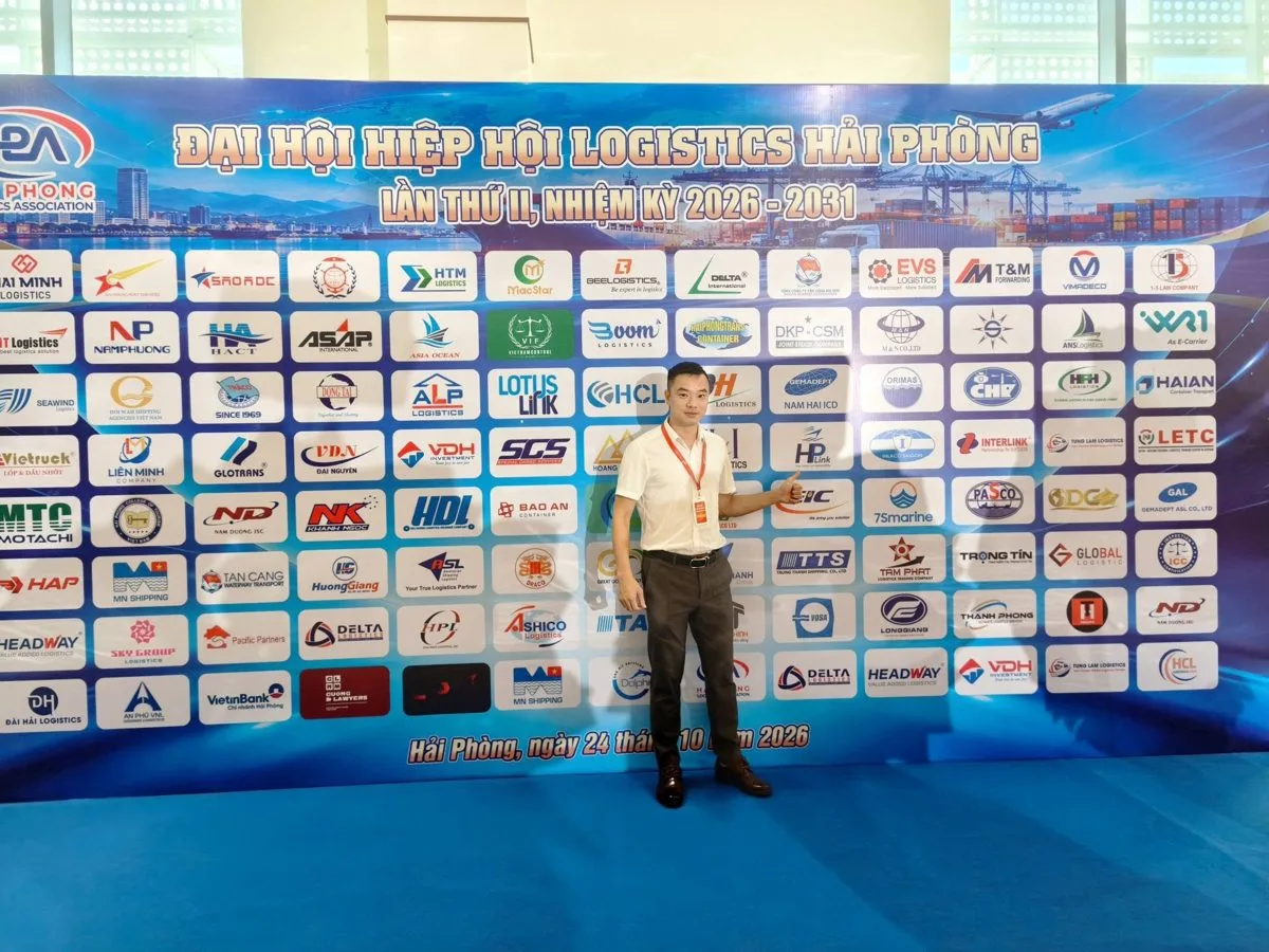 Logo HP LINK trên phông các doanh nghiệp tham dự Đại hội Hiệp hội Logistics Hải Phòng