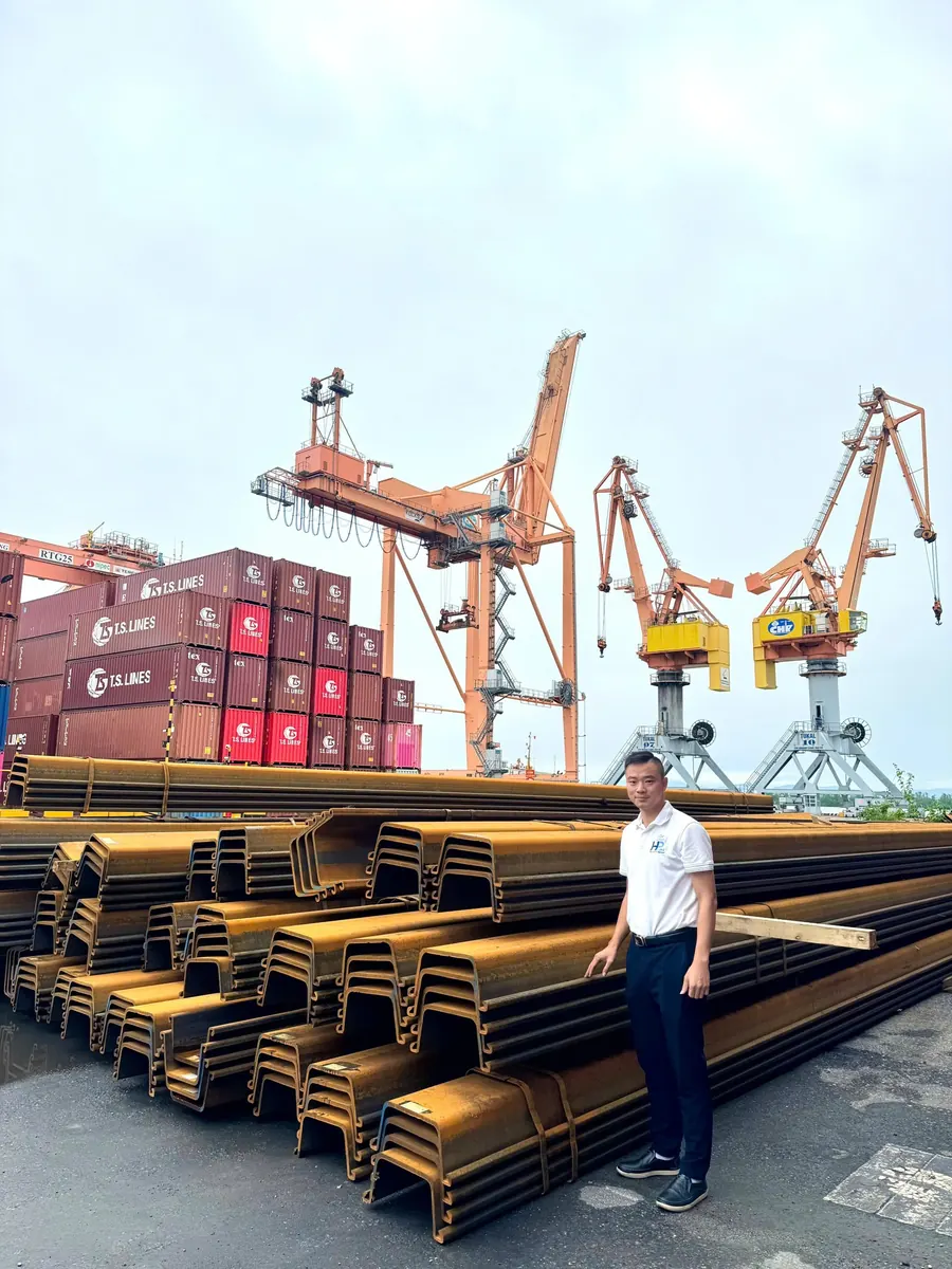 Khai báo hải quan thép nhập khẩu tàu rời: hồ sơ, phân luồng, kiểm hóa
