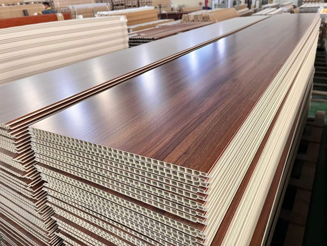 Thủ Tục Nhập Khẩu Sàn Nhựa PVC – Hướng Dẫn Chi Tiết Từ A–Z