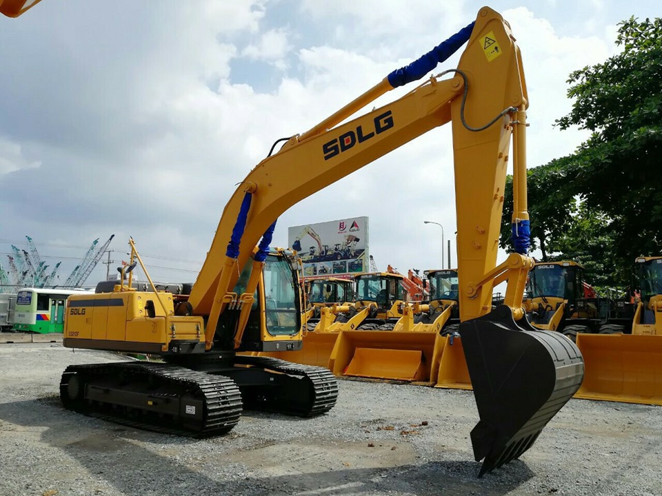 THỦ TỤC NHẬP KHẨU MÁY XÚC – HƯỚNG DẪN CHI TIẾT CHO DOANH NGHIỆP