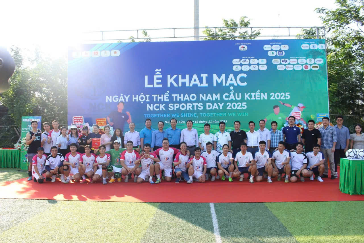 Giám đốc Nguyễn Văn Doanh – Đại diện Công ty TNHH Giao nhận Quốc tế HP LINK tham dự Ngày hội Thể thao Nam Cầu Kiền 15/11/2025 ở bộ môn bóng đá: Hành trình của tinh thần kết nối, sức mạnh nội lực và triết lý phát triển bền vững